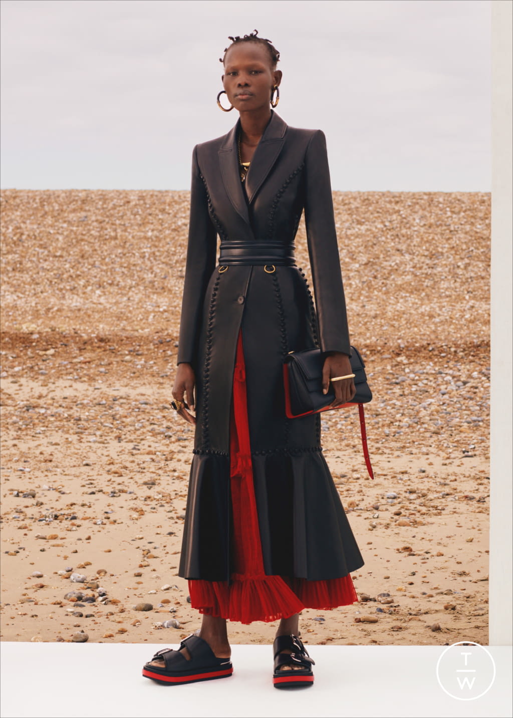 Fashion Week Paris Resort 2020 look 4 from the Alexander McQueen collection 女装