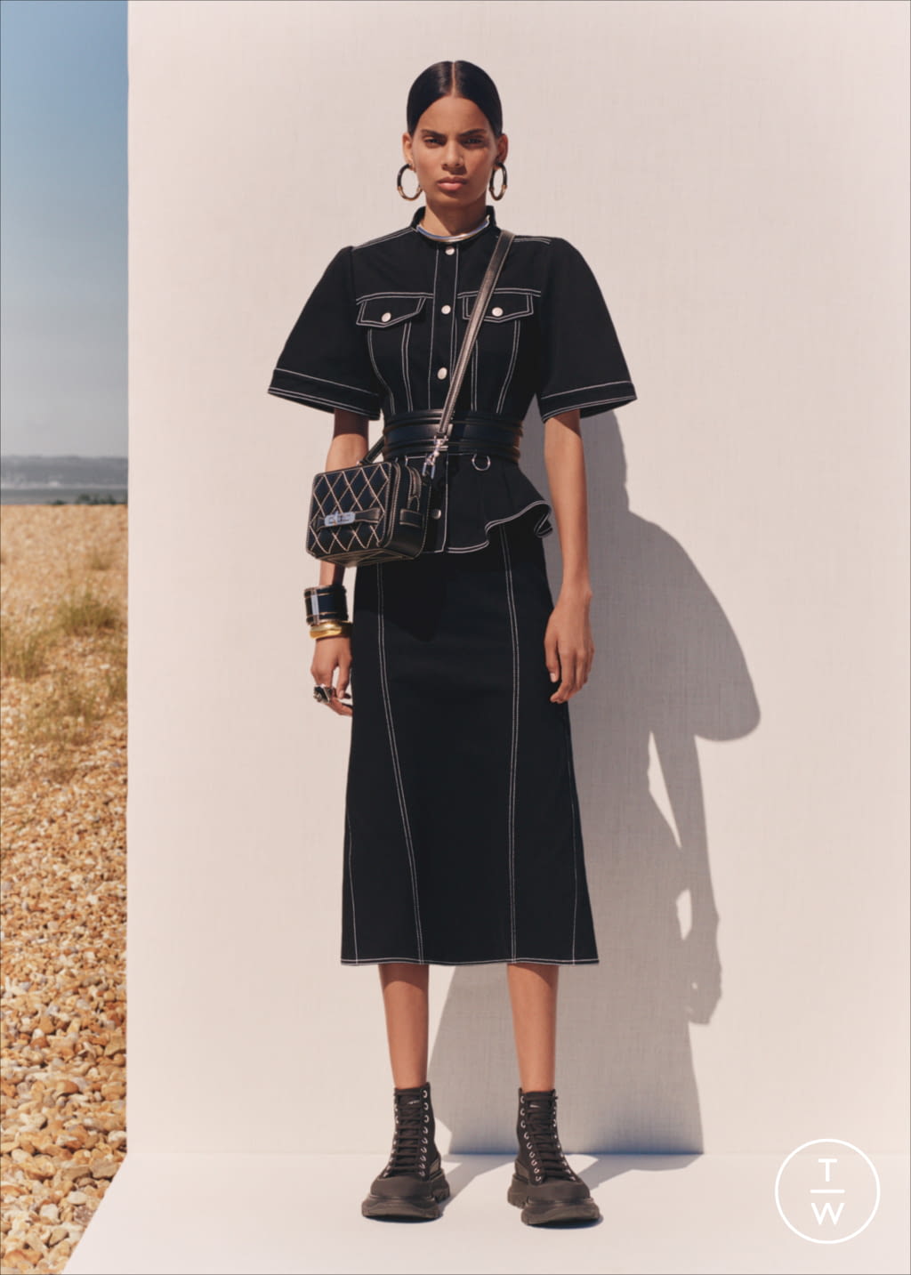 Fashion Week Paris Resort 2020 look 17 from the Alexander McQueen collection 女装