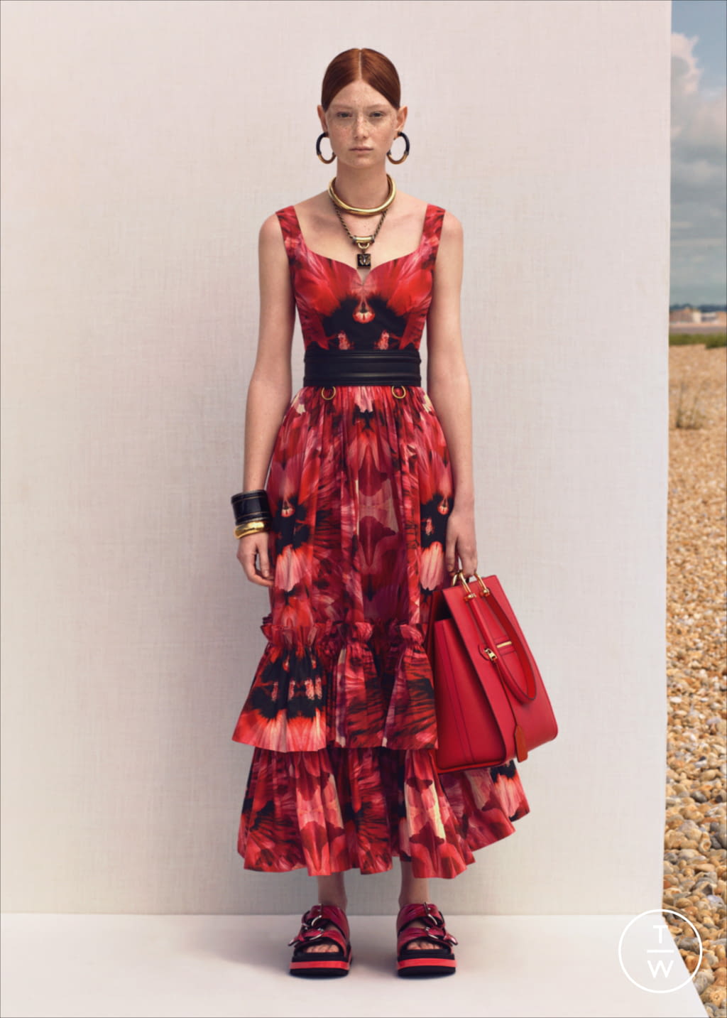 Fashion Week Paris Resort 2020 look 23 from the Alexander McQueen collection 女装