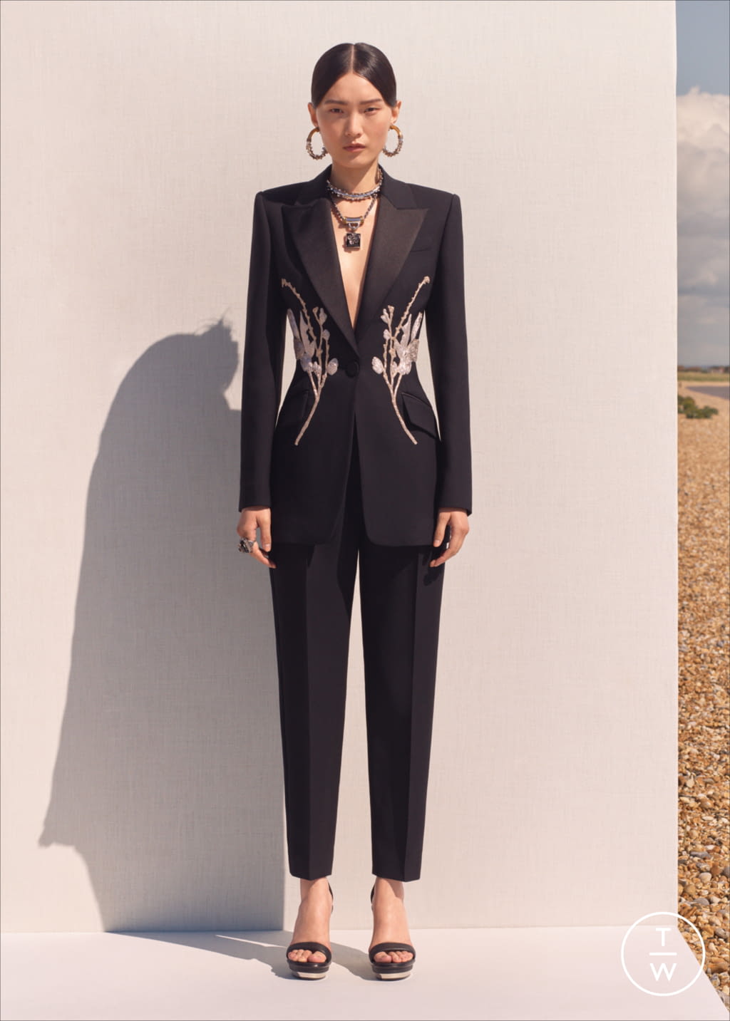 Fashion Week Paris Resort 2020 look 29 from the Alexander McQueen collection 女装