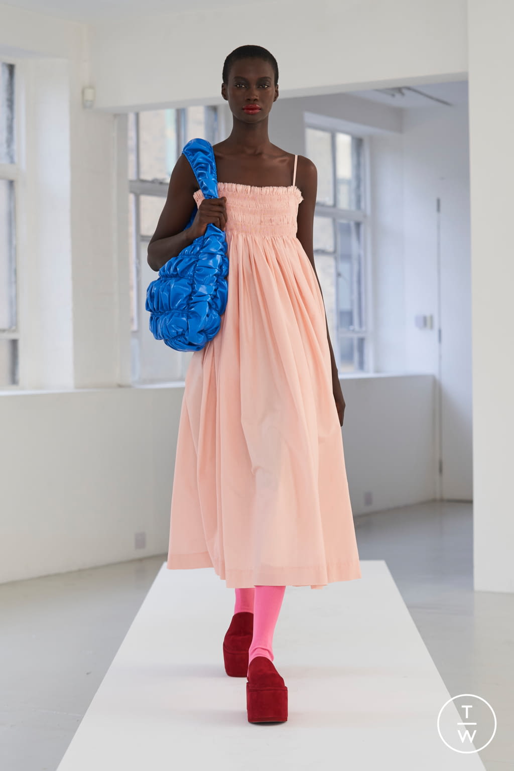 Fashion Week London Spring/Summer 2021 look 14 from the Molly Goddard collection 女装