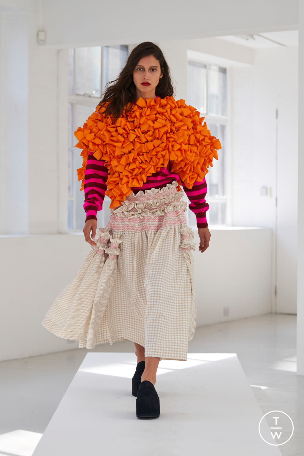 Fashion Week London Spring/Summer 2021 look 28 from the Molly Goddard collection 女装