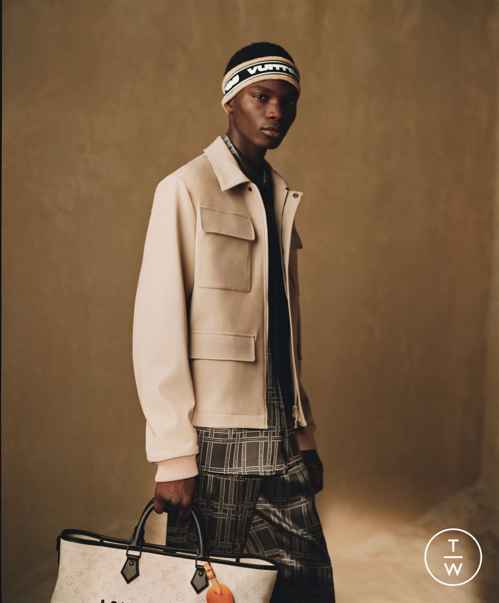 Fashion Week Paris Pre-Fall 2023 look 22 from the Louis Vuitton collection menswear