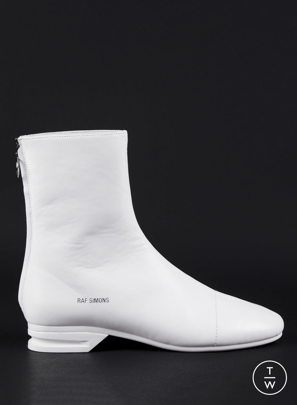 Fashion Week Paris Fall/Winter 2020 look 1 from the Raf Simons collection 男装配饰