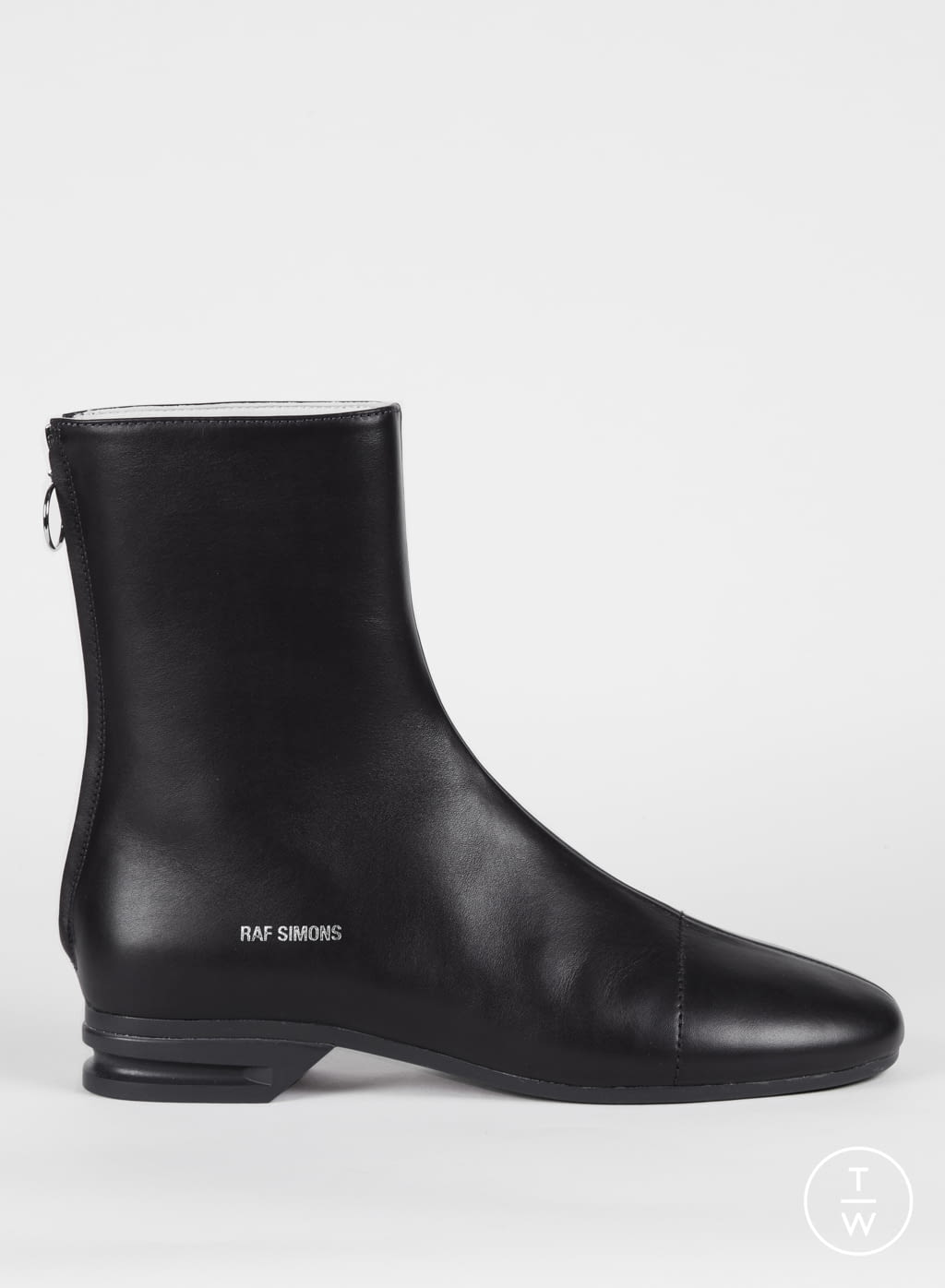 Fashion Week Paris Fall/Winter 2020 look 8 from the Raf Simons collection 男装配饰