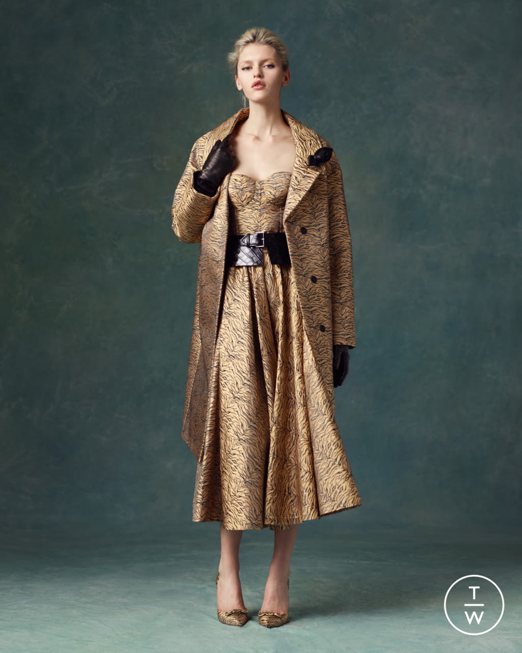 Fashion Week Paris Fall/Winter 2021 look 10 from the Rochas collection 女装