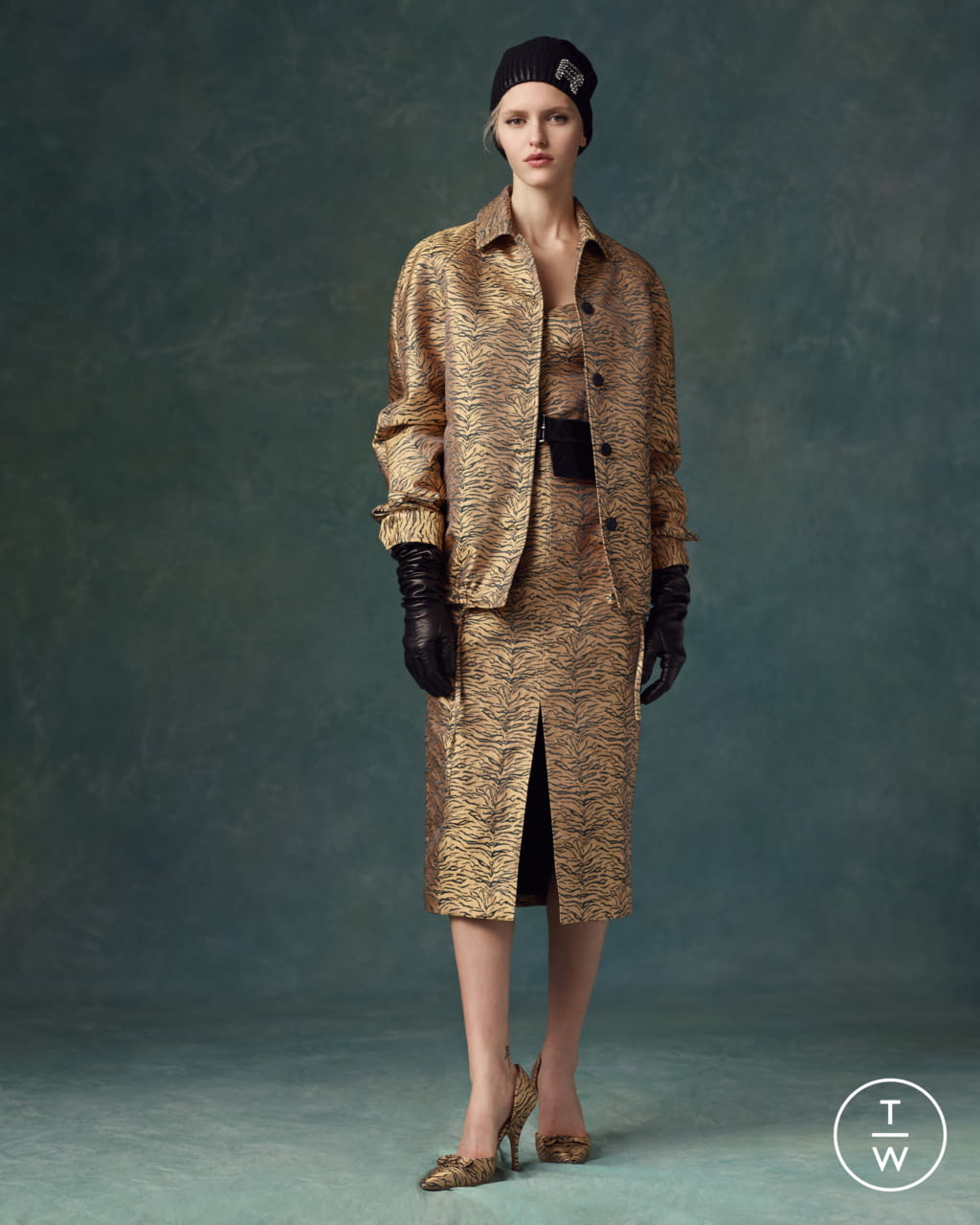 Fashion Week Paris Fall/Winter 2021 look 16 from the Rochas collection 女装