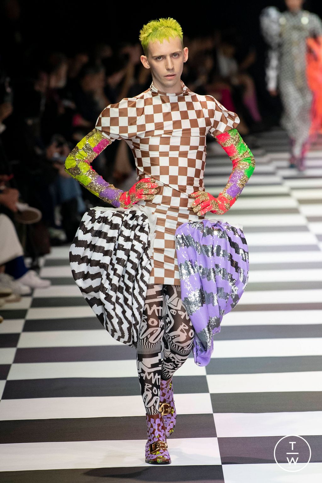 Fashion Week Milan Spring/Summer 2023 look 16 de la collection Matty Bovan womenswear