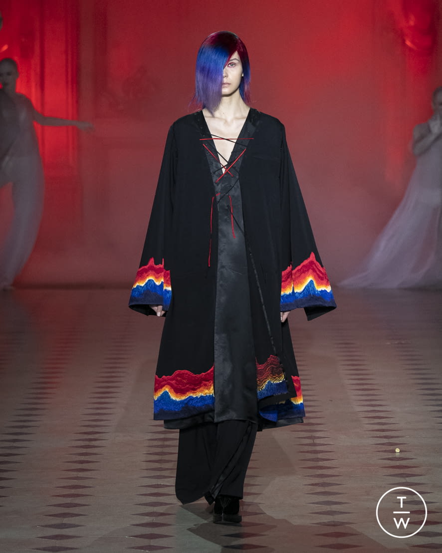 Fashion Week Paris Spring/Summer 2022 look 1 from the Yuima Nakazato collection couture
