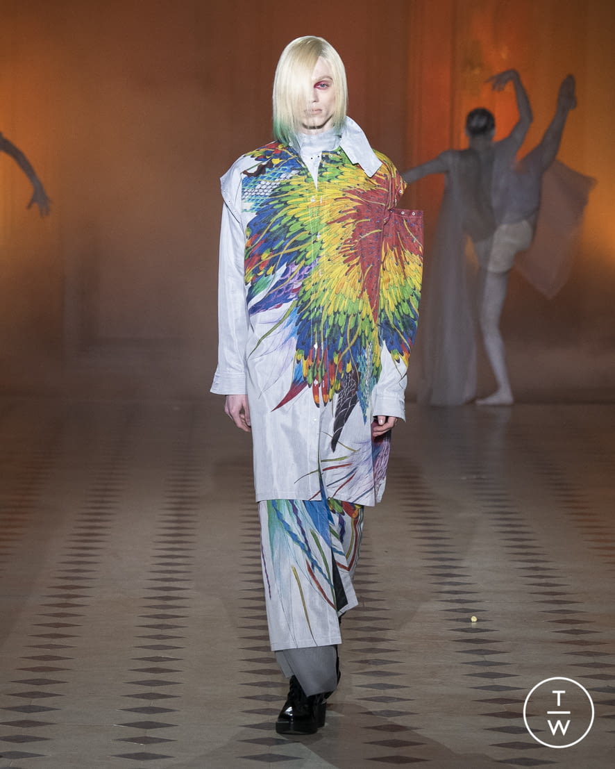 Fashion Week Paris Spring/Summer 2022 look 10 de la collection Yuima Nakazato couture