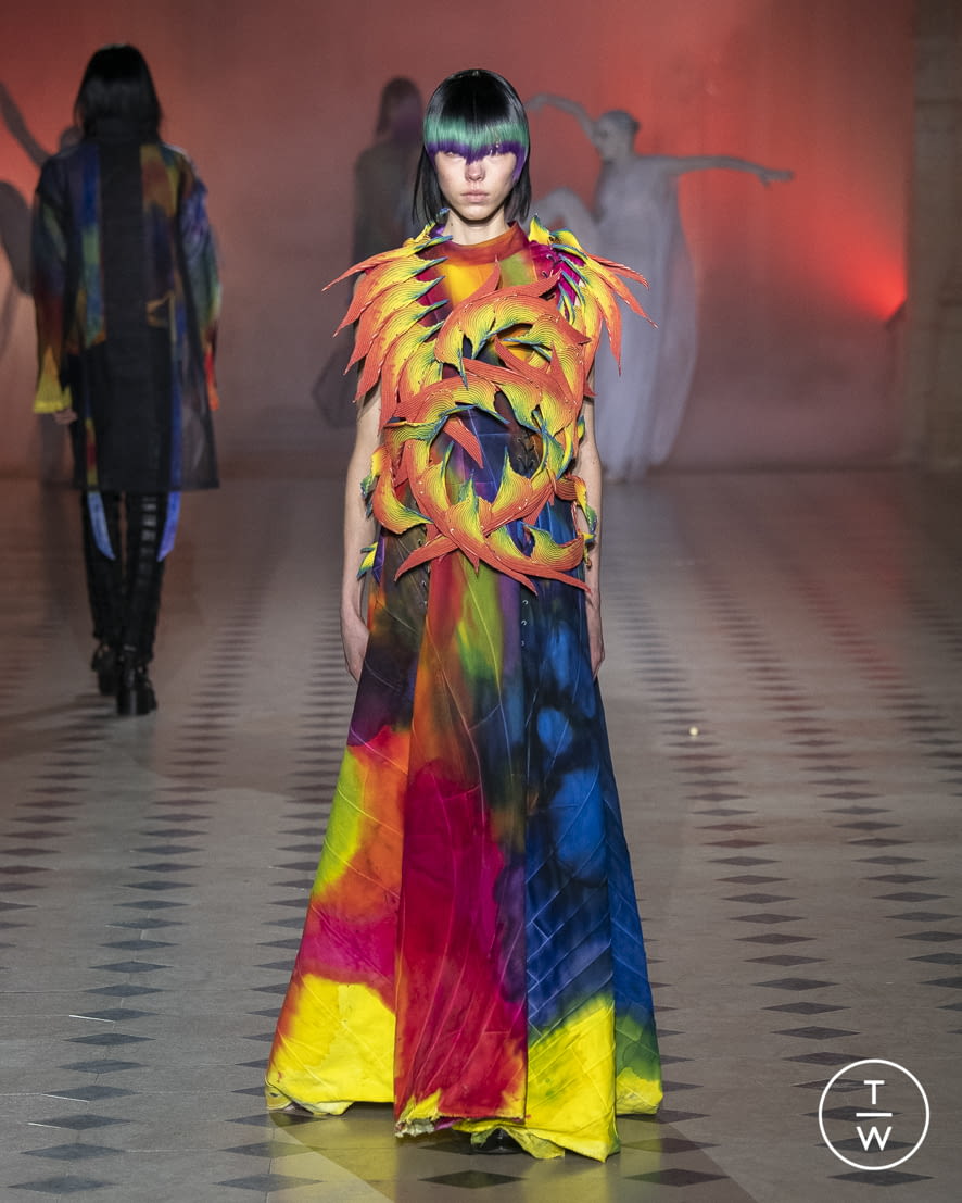 Fashion Week Paris Spring/Summer 2022 look 15 de la collection Yuima Nakazato couture