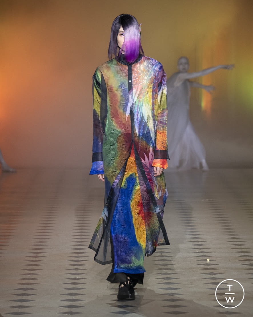 Fashion Week Paris Spring/Summer 2022 look 16 de la collection Yuima Nakazato couture