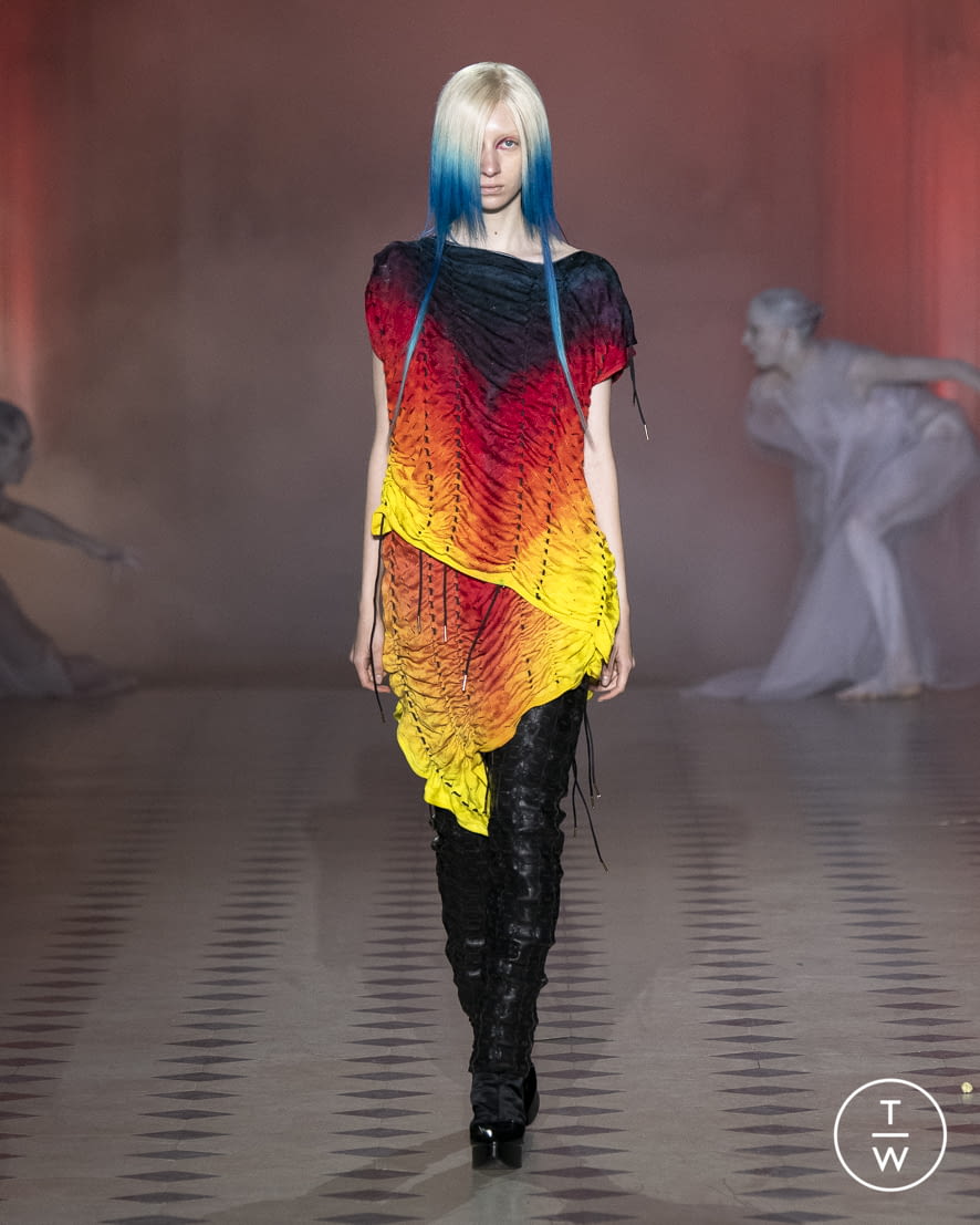 Fashion Week Paris Spring/Summer 2022 look 17 from the Yuima Nakazato collection couture