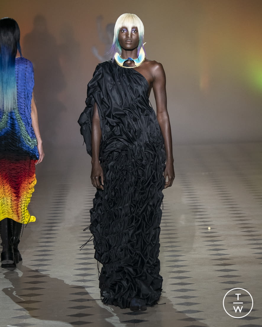 Fashion Week Paris Spring/Summer 2022 look 19 from the Yuima Nakazato collection couture