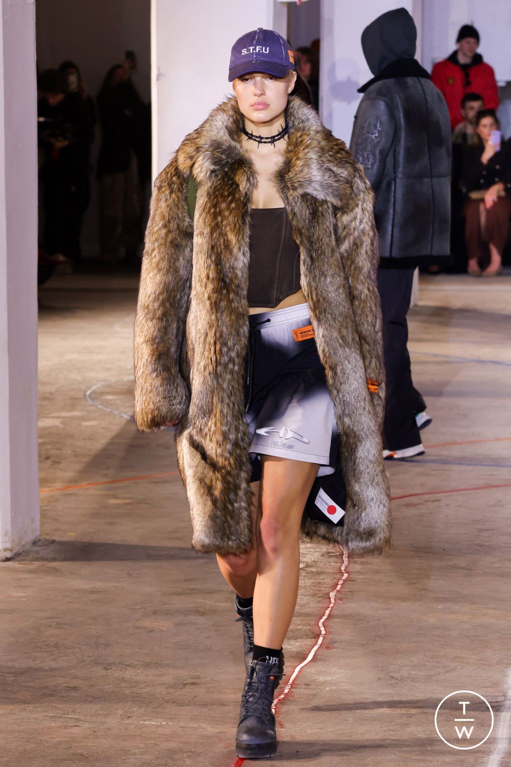 Fashion Week New York Fall/Winter 2023 look 12 de la collection Heron Preston womenswear