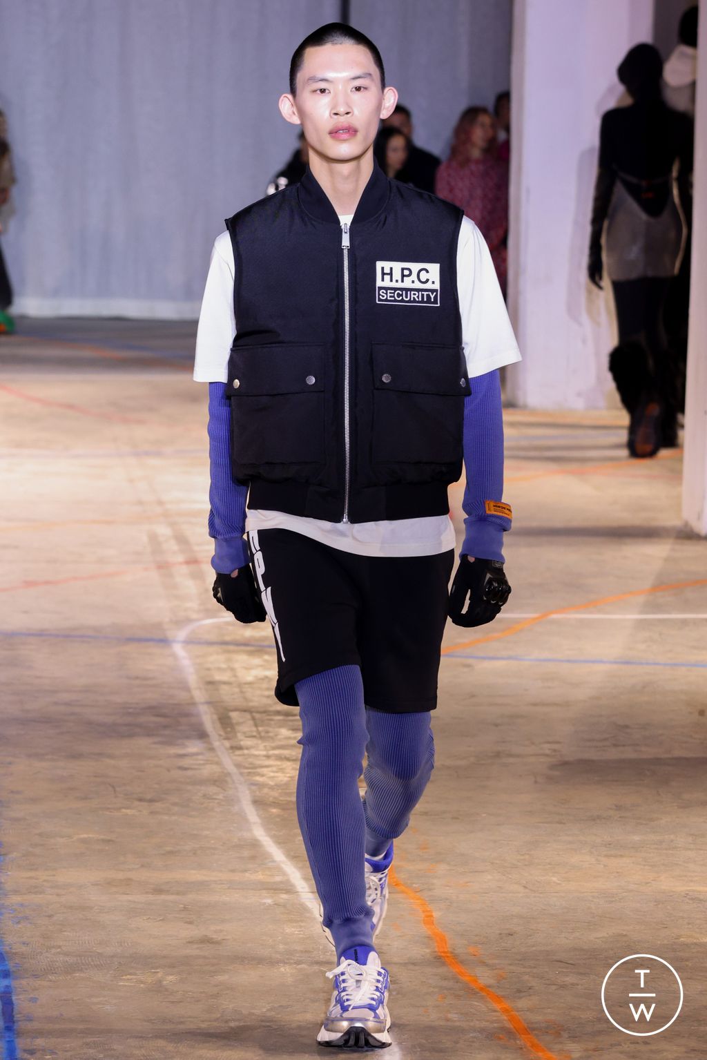 Fashion Week New York Fall/Winter 2023 look 33 from the Heron Preston collection womenswear