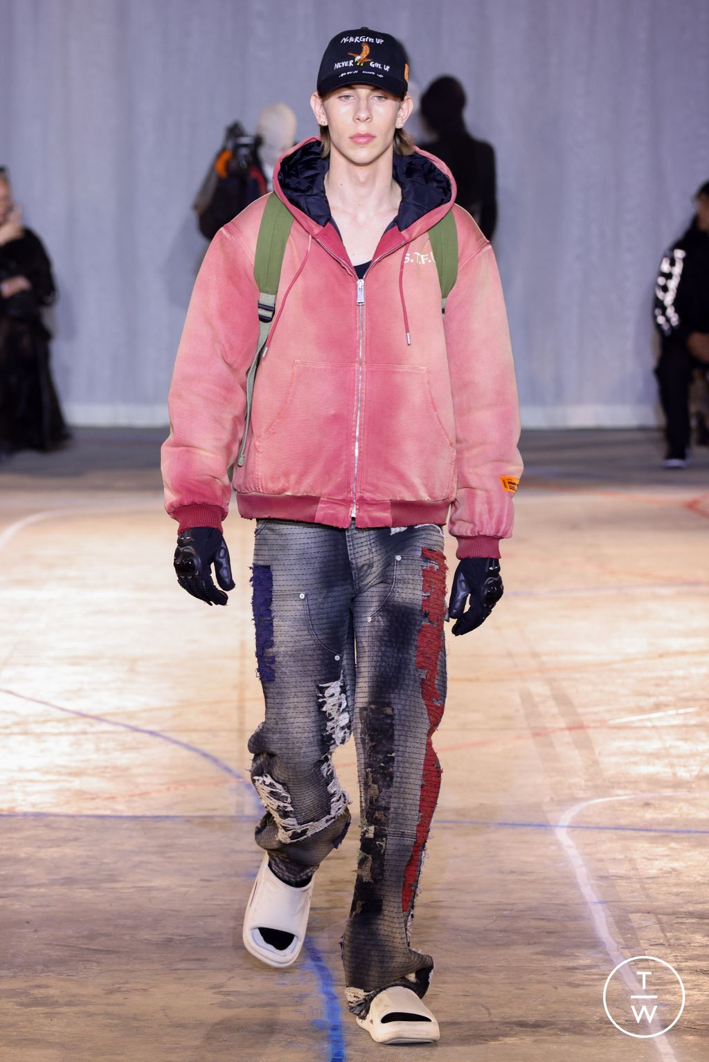 Fashion Week New York Fall/Winter 2023 look 34 from the Heron Preston collection 女装