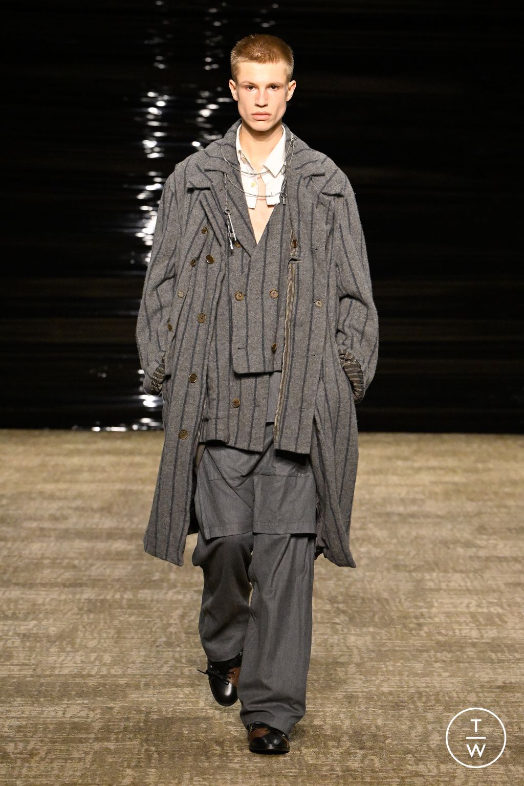 Fashion Week Paris Fall/Winter 2026 look 1 from the Kolor collection 男装