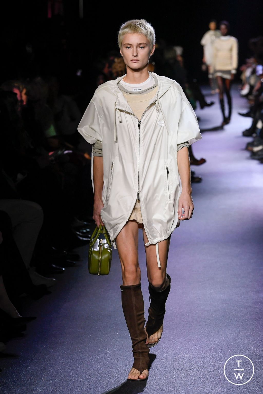 Fashion Week Paris Spring/Summer 2023 look 2 from the Miu Miu collection 女装