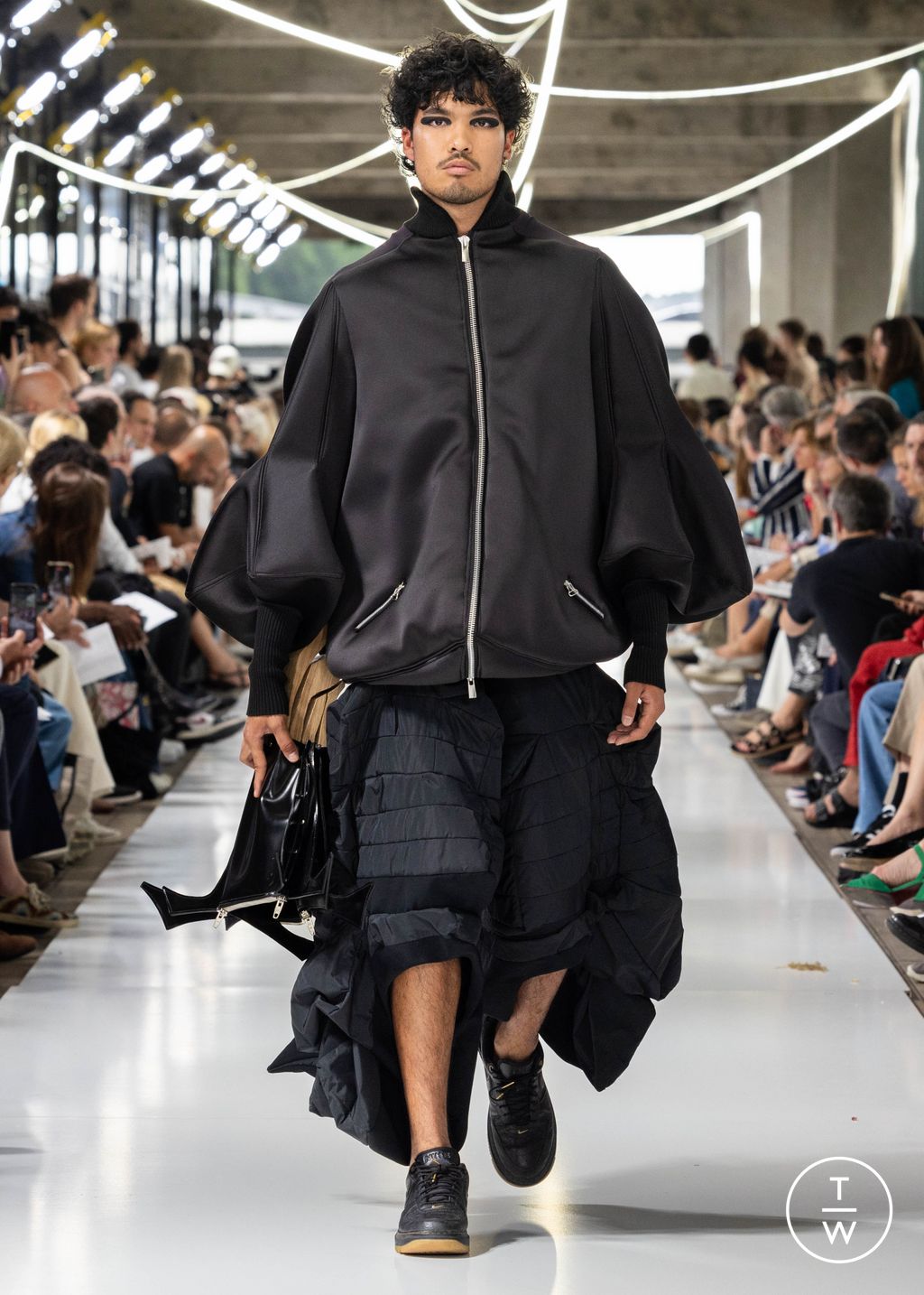 Fashion Week Paris Spring/Summer 2024 look 201 from the IFM PARIS collection 男装