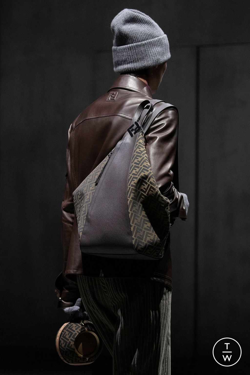Fashion Week Paris Fall/Winter 2024 look 46 from the Fendi collection 男装配饰