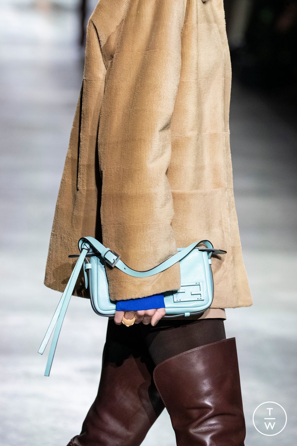 Fashion Week Milan Fall/Winter 2024 look 16 from the Fendi collection 女装配饰