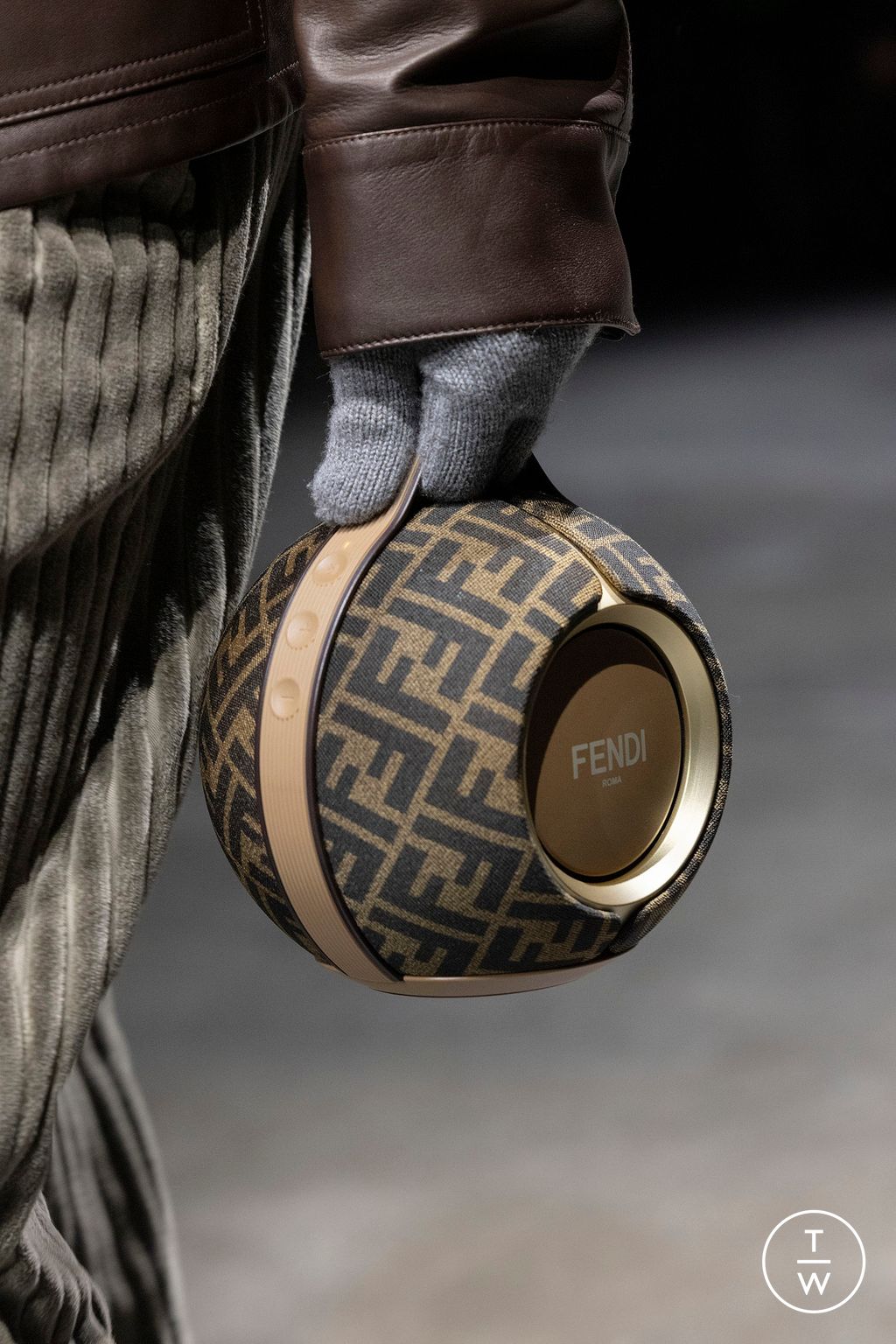 Fashion Week Paris Fall/Winter 2024 look 47 from the Fendi collection menswear accessories
