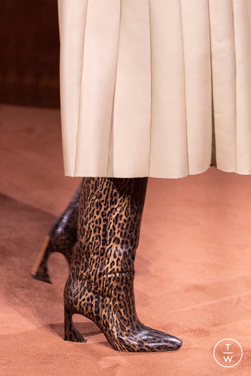 Fashion Week Milan Fall/Winter 2025 look 60 from the Fendi collection womenswear accessories