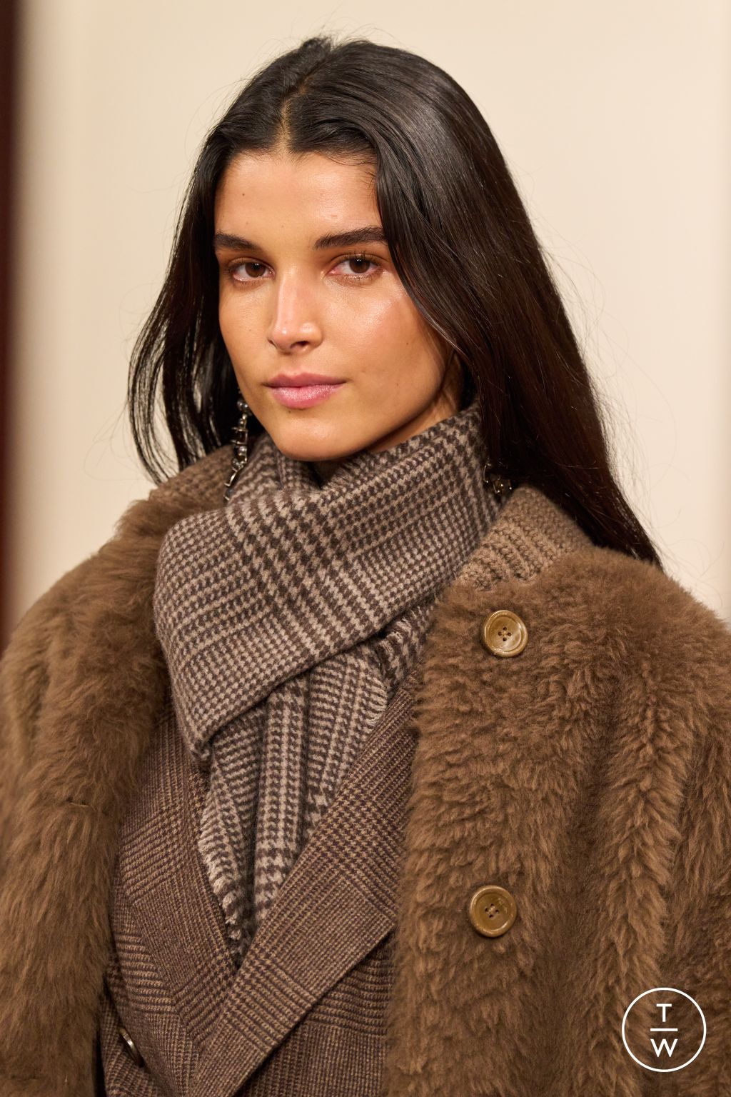 Fashion Week New York Fall/Winter 2024 look 20 de la collection Ralph Lauren womenswear accessories