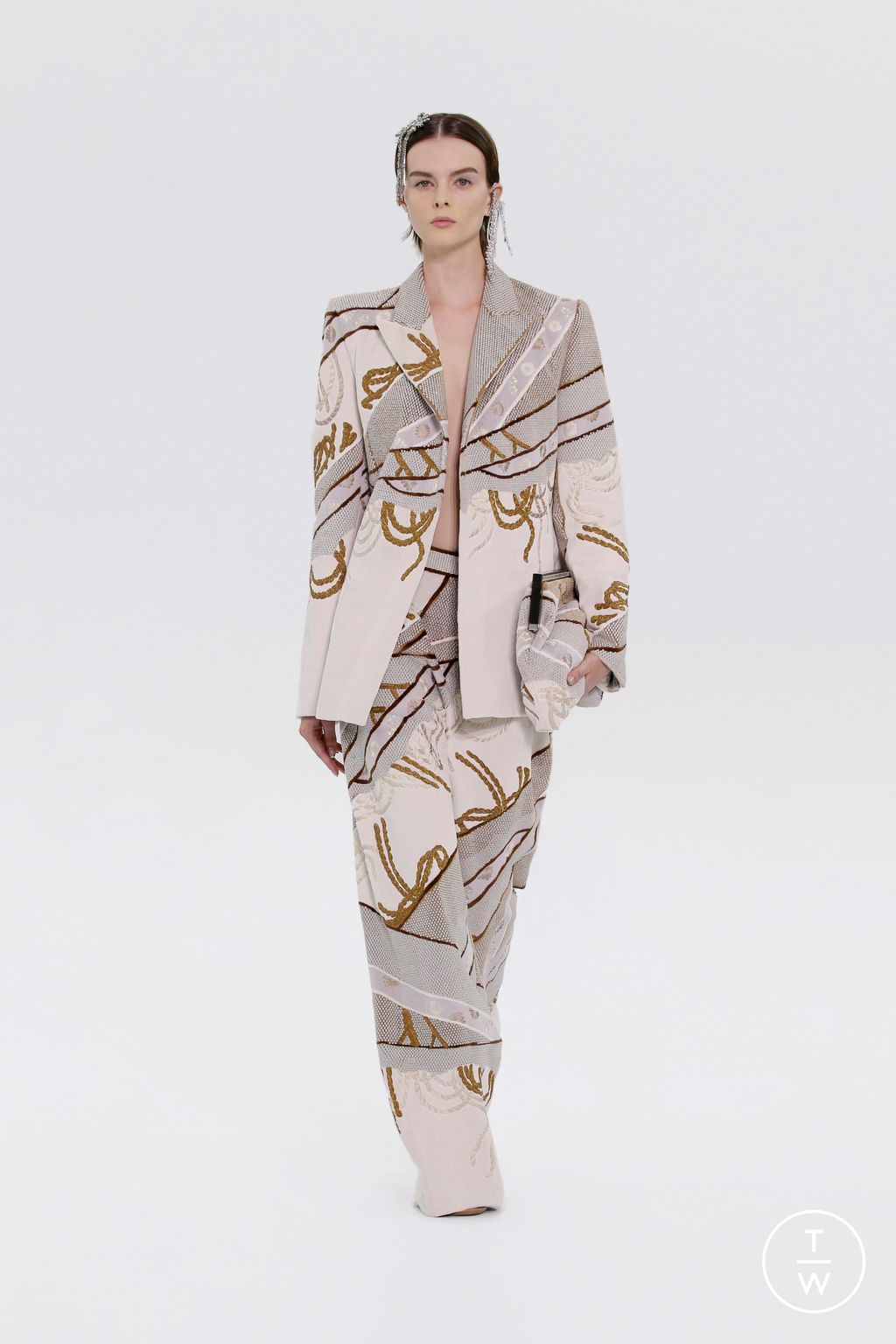 Fashion Week Paris Fall/Winter 2022 look 20 from the Fendi collection 高级定制