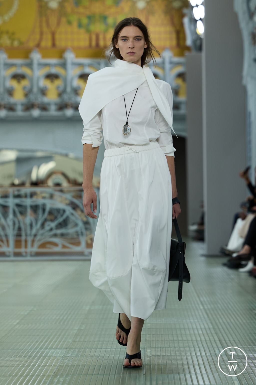 Fashion Week Paris Spring/Summer 2026 look 21 de la collection Time womenswear