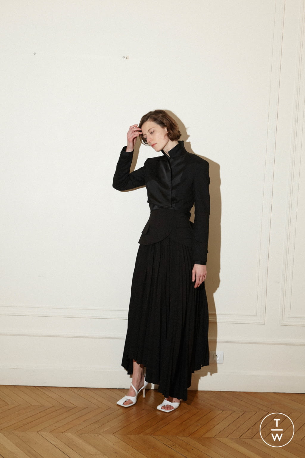 Fashion Week London Pre-Fall 2020 look 21 from the A.W.A.K.E MODE collection 女装