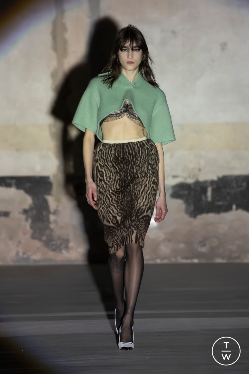 Fashion Week Milan Fall/Winter 2021 look 21 from the N°21 collection 女装