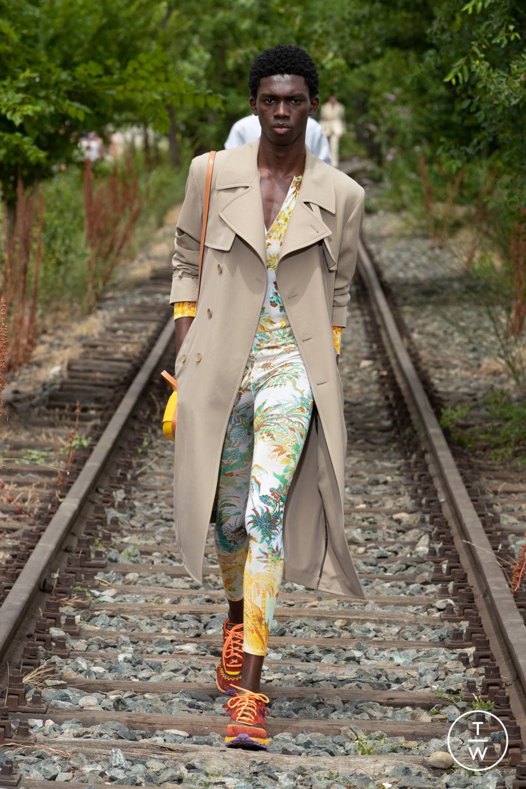 Fashion Week Milan Spring/Summer 2022 look 21 from the Etro collection menswear
