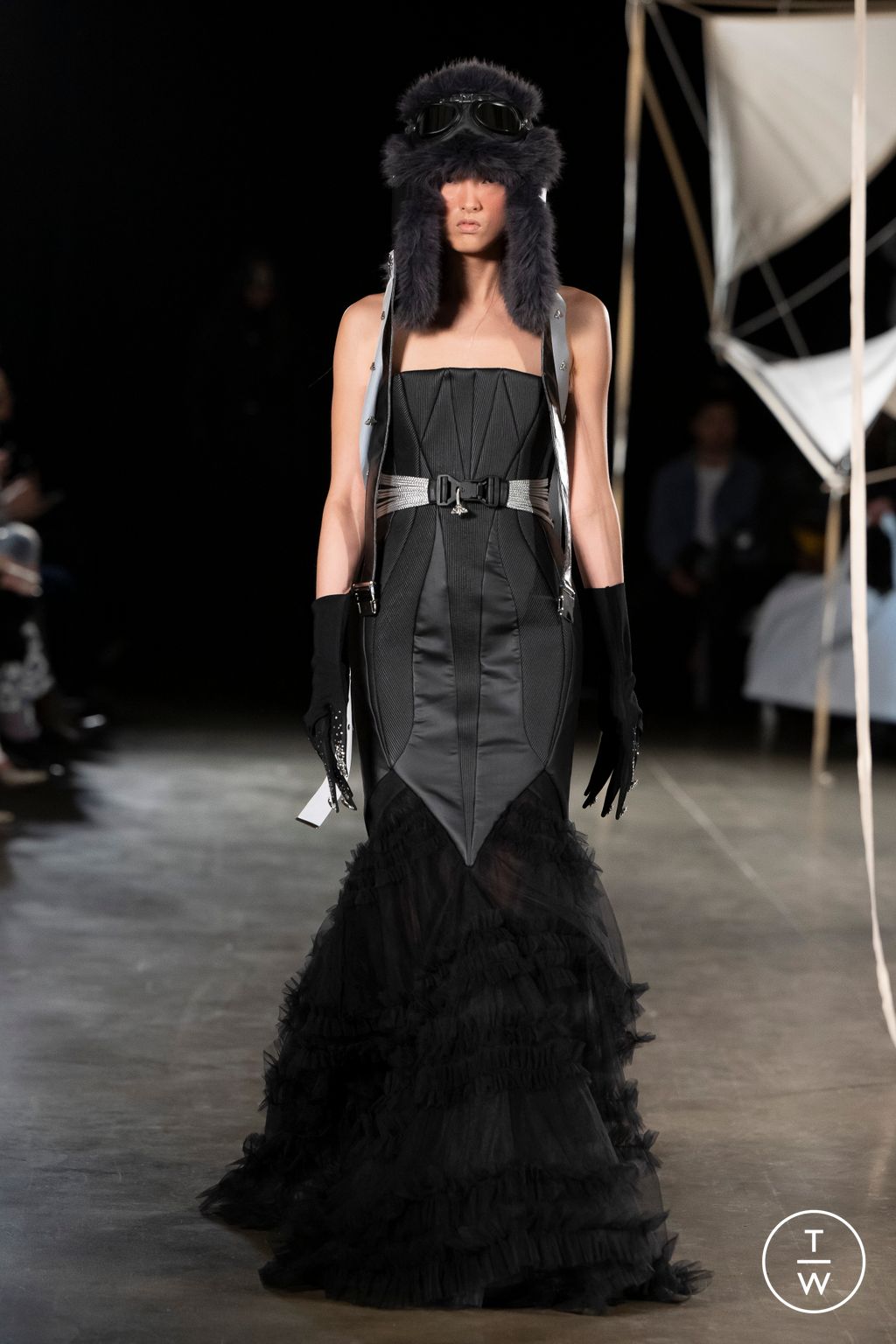 Fashion Week London Fall/Winter 2023 look 21 from the MITHRIDATE collection 女装