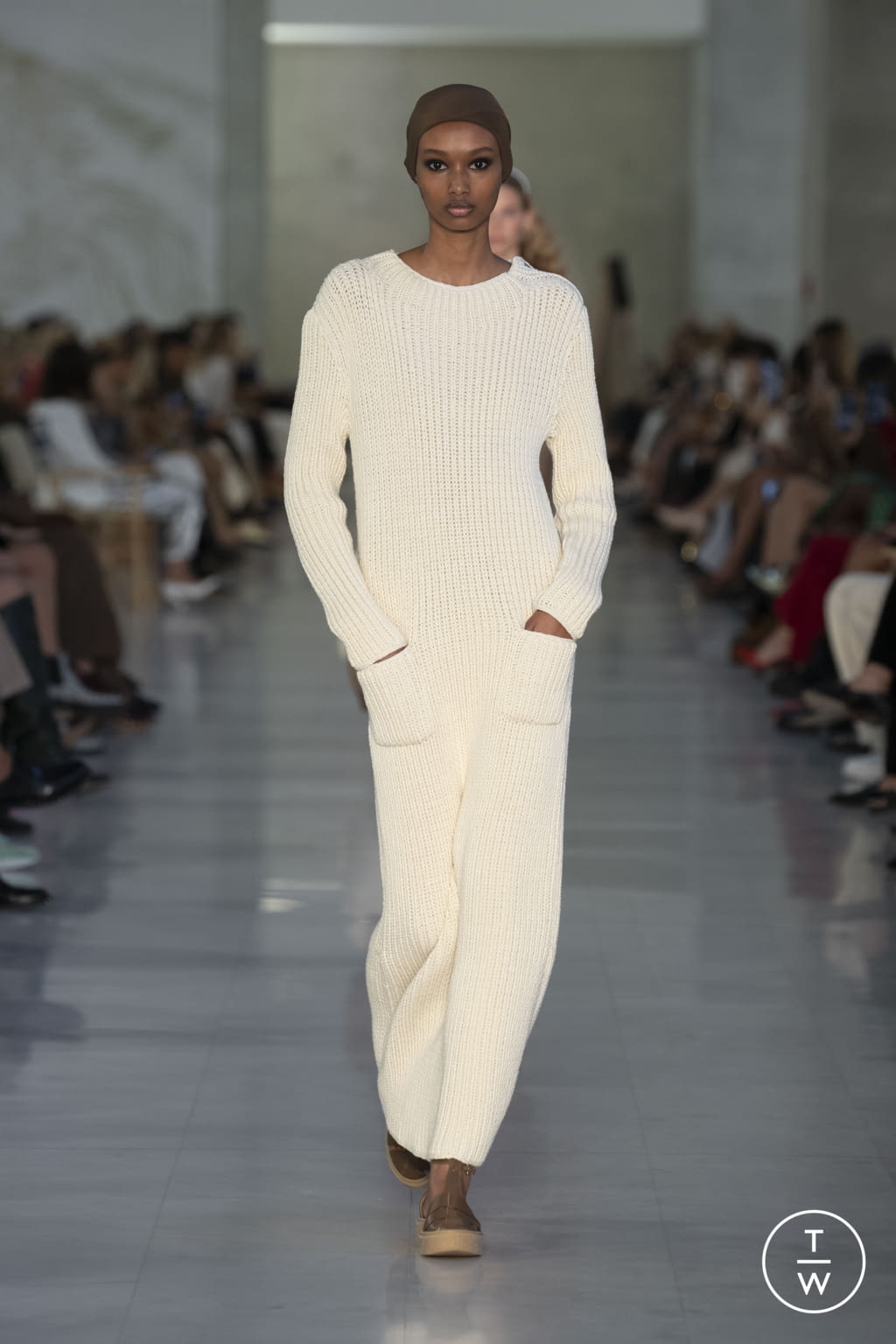 Fashion Week Milan Spring/Summer 2022 look 21 from the Max Mara collection womenswear