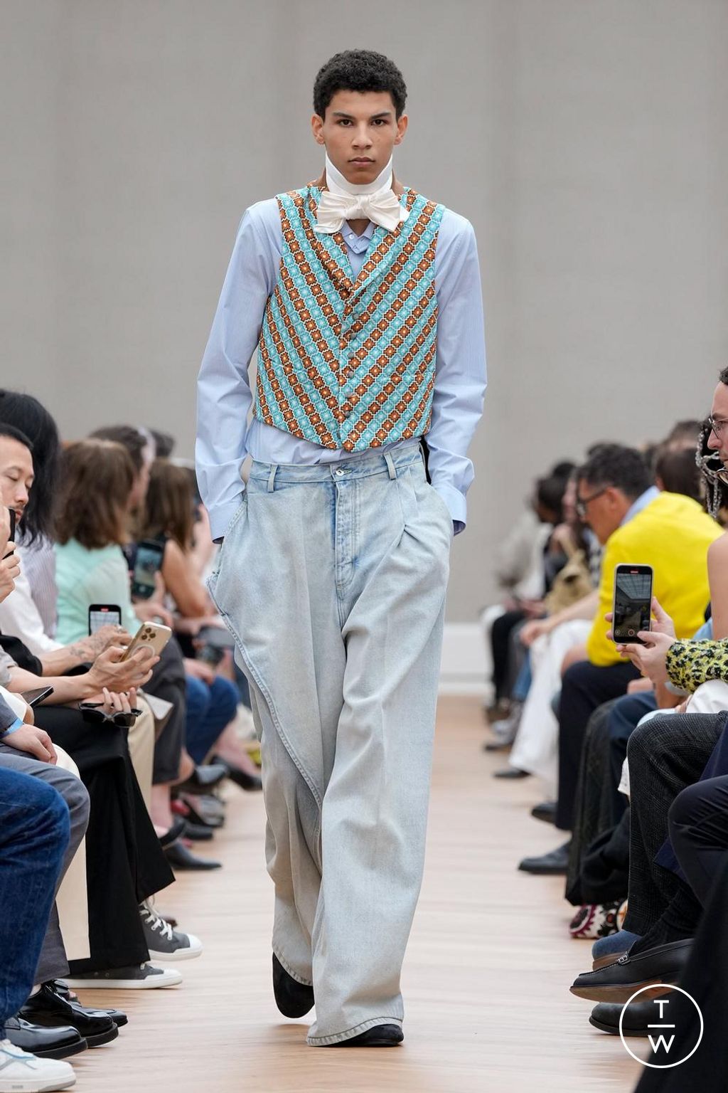 Fashion Week Paris Spring/Summer 2026 look 21 from the Dior Homme collection menswear