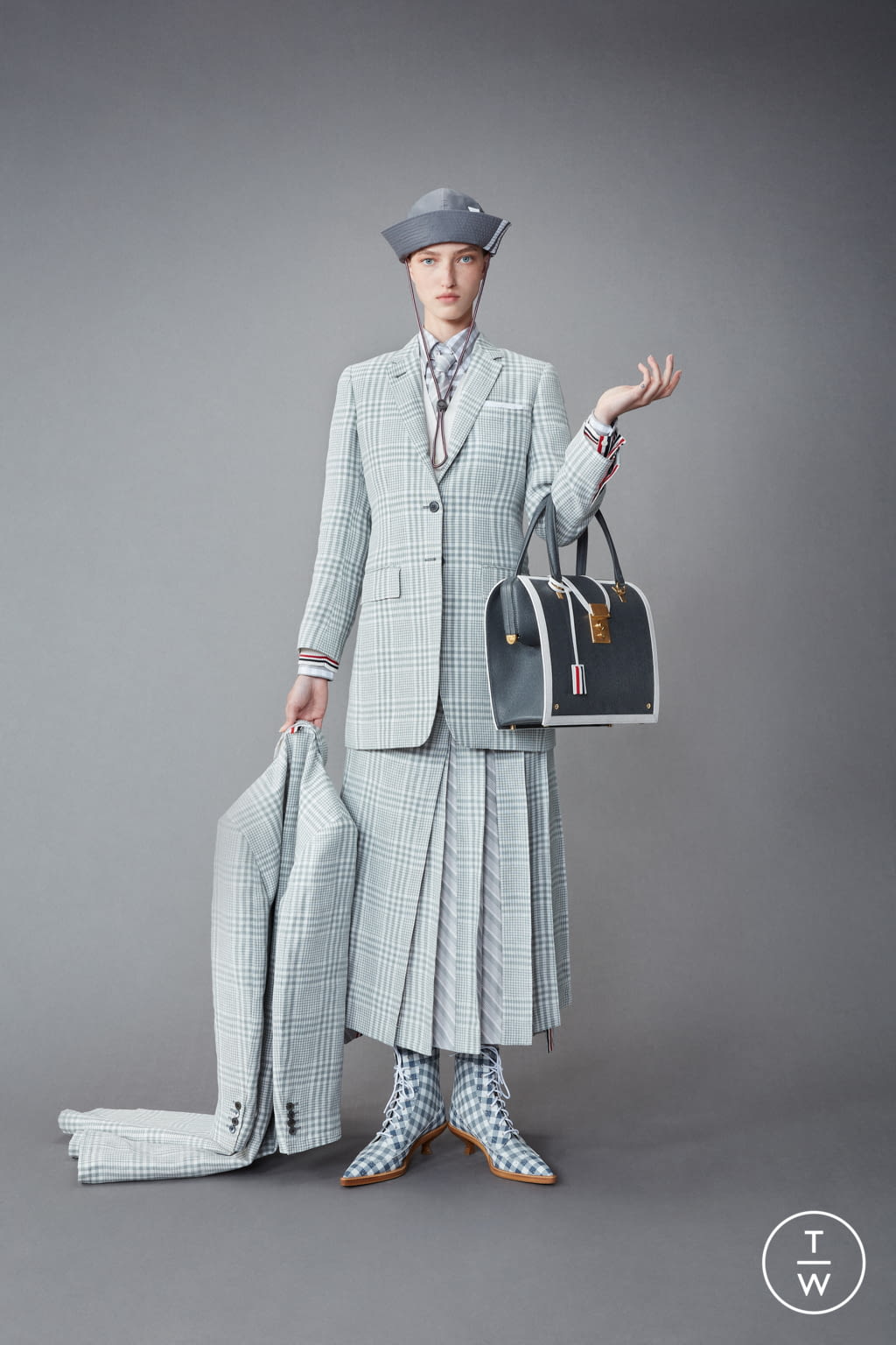 Fashion Week Paris Resort 2022 look 21 from the Thom Browne collection 女装