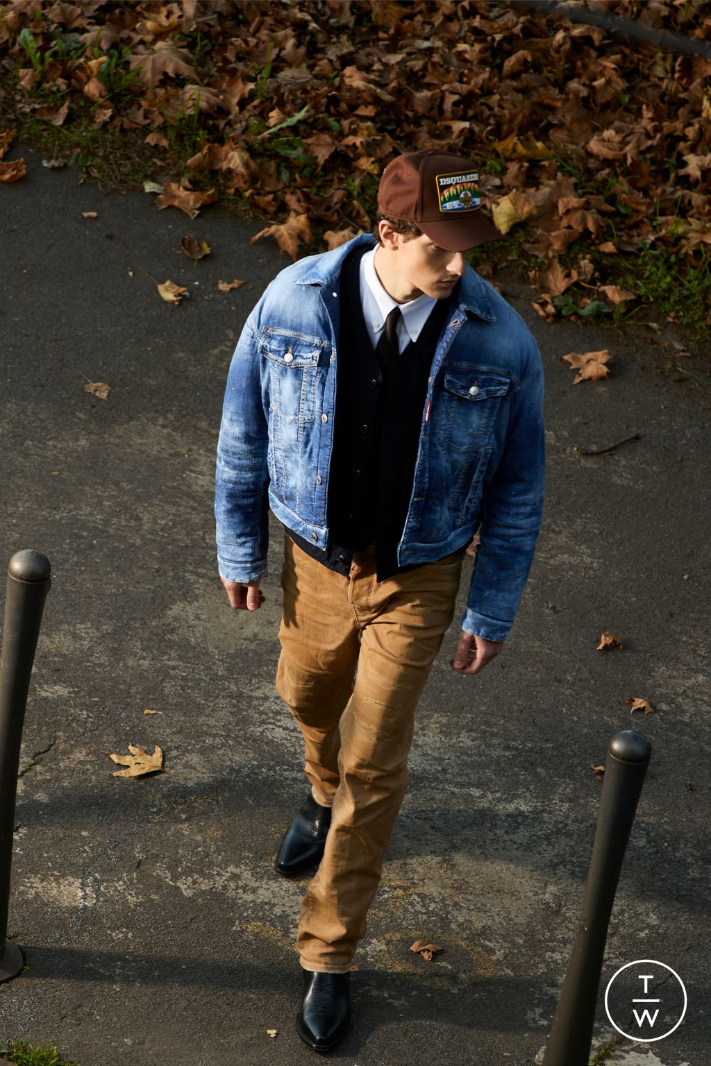 Fashion Week Milan Pre-Fall 2025 look 21 from the Dsquared2 collection menswear