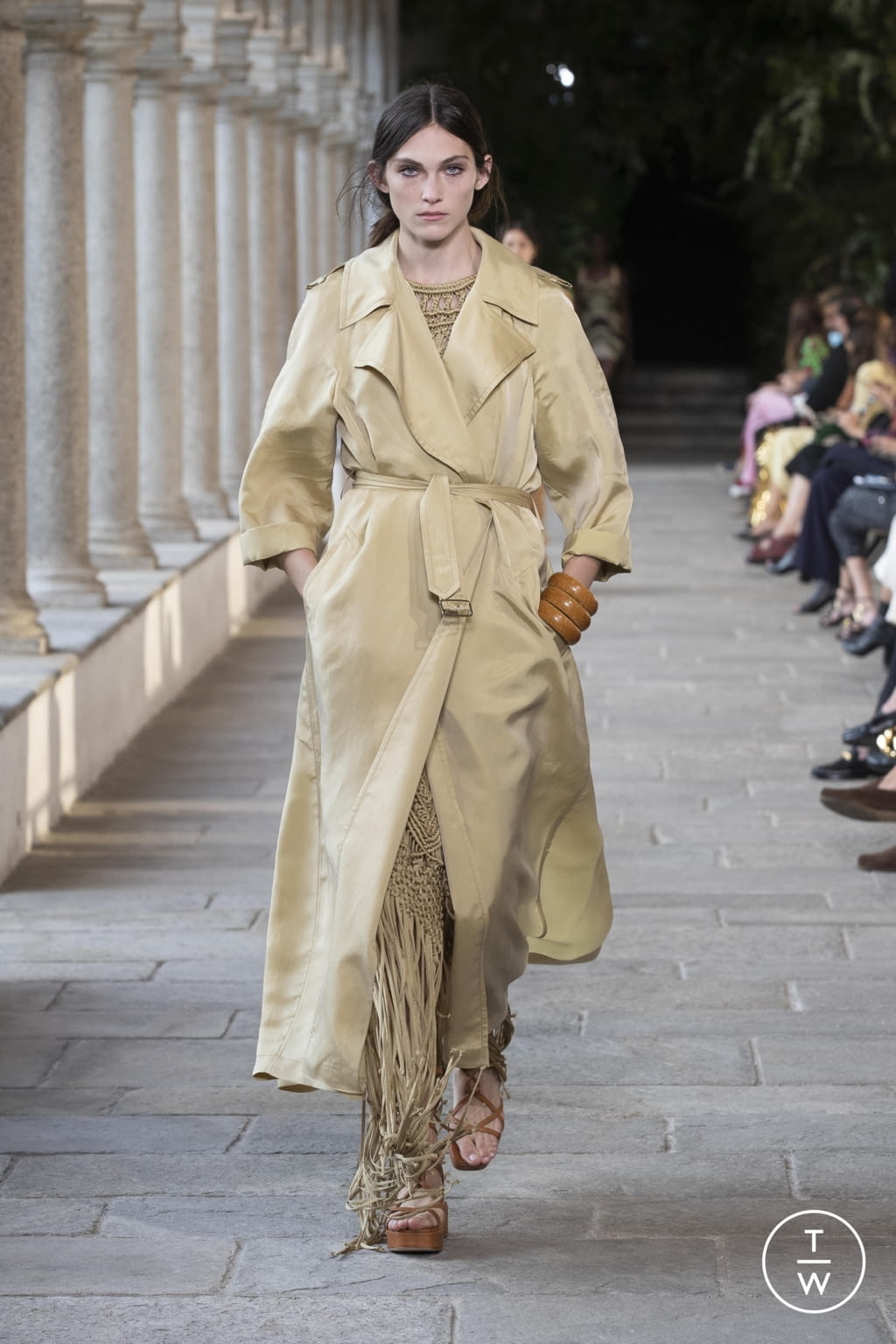 Fashion Week Milan Spring/Summer 2022 look 21 from the Alberta Ferretti collection 女装