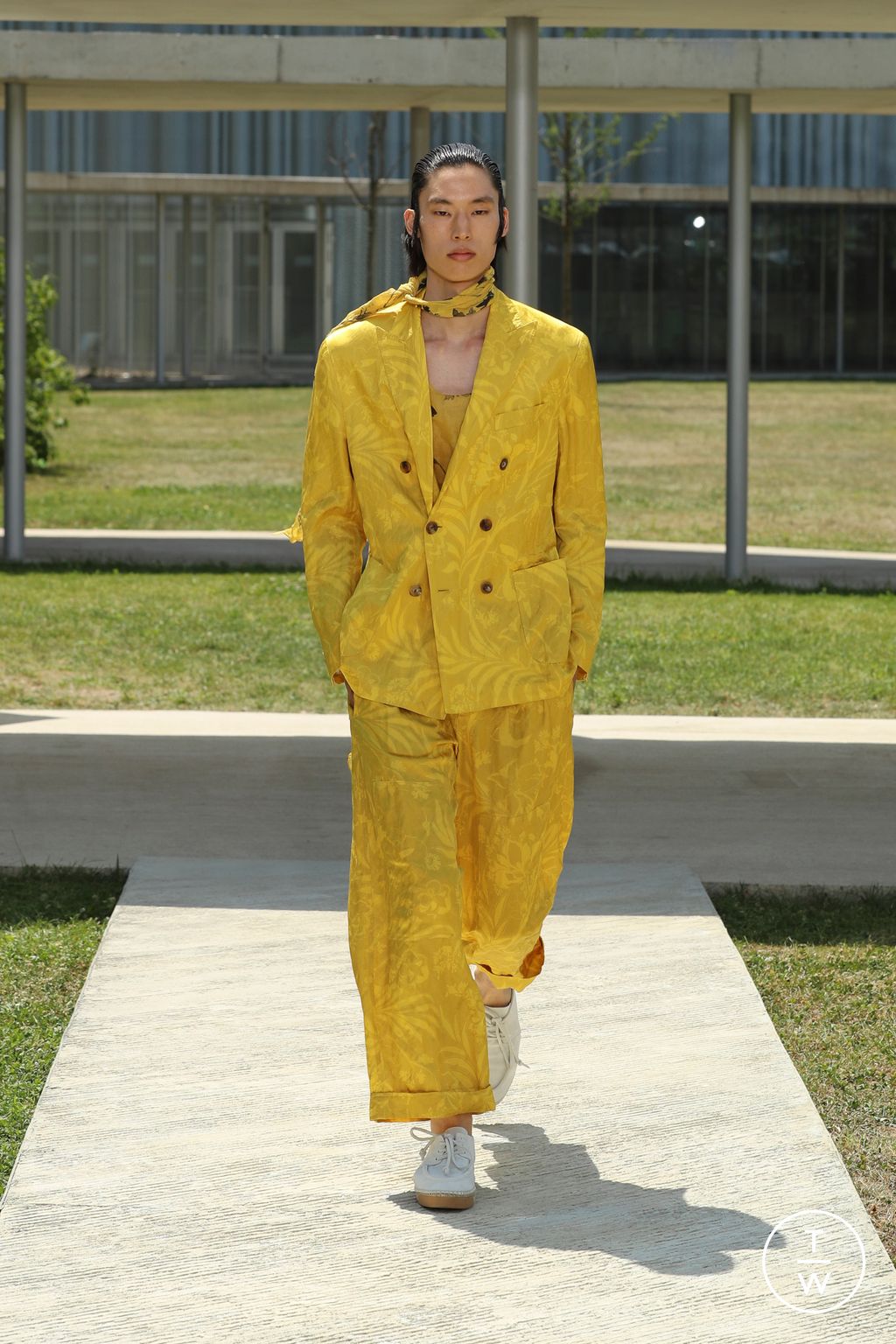 Fashion Week Milan Spring/Summer 2023 look 21 from the Etro collection menswear