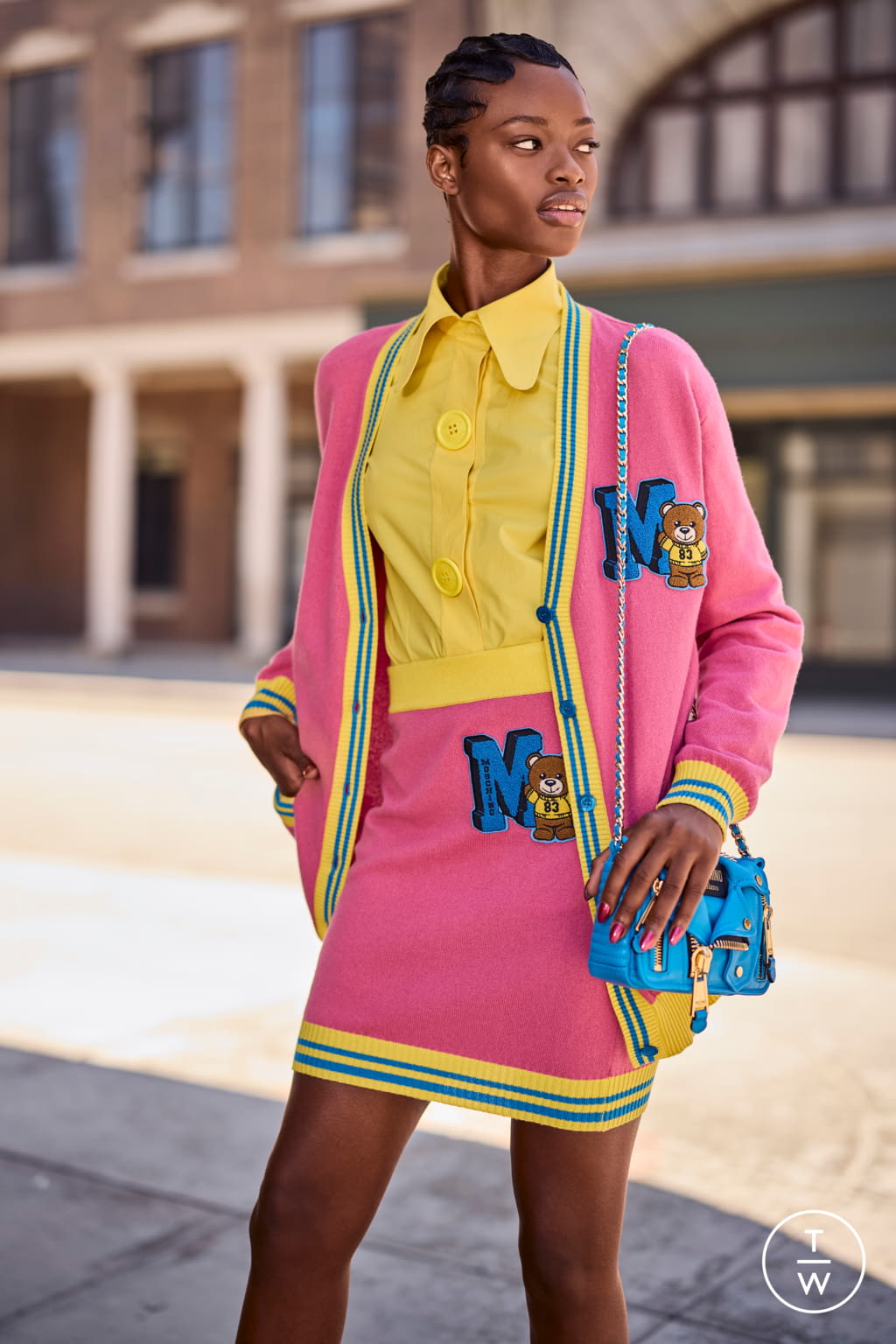 Fashion Week Milan Resort 2022 look 21 from the Moschino collection womenswear