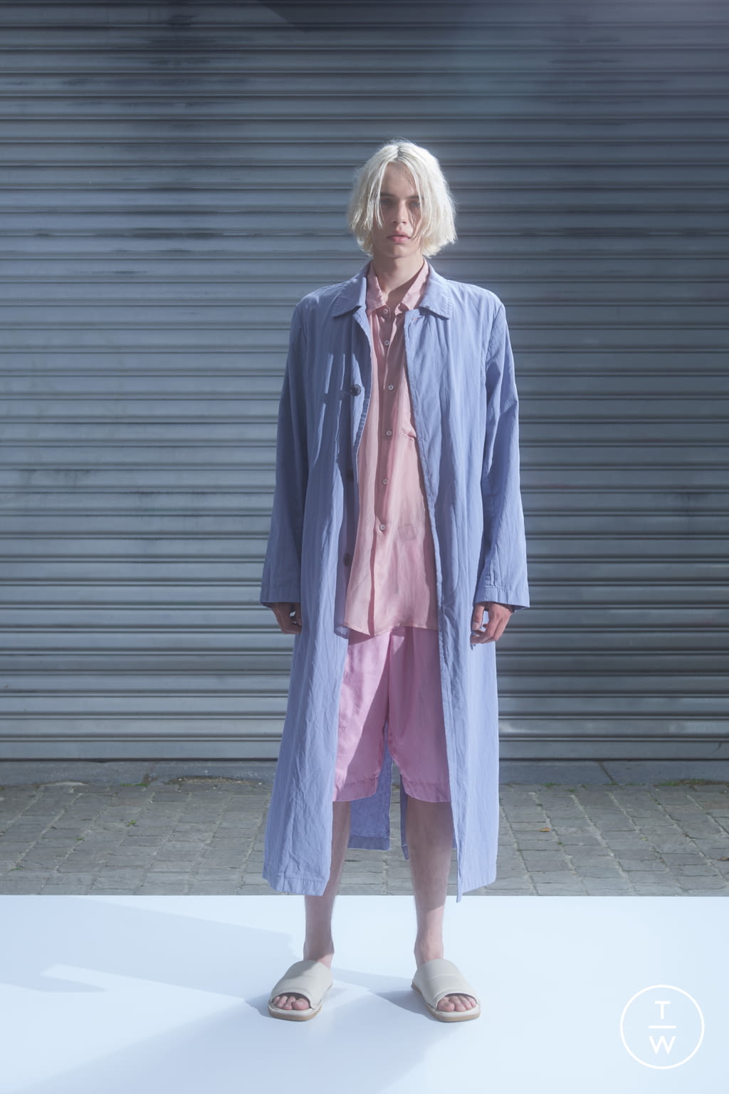 Fashion Week Paris Spring/Summer 2022 look 21 from the Dries Van Noten collection 男装
