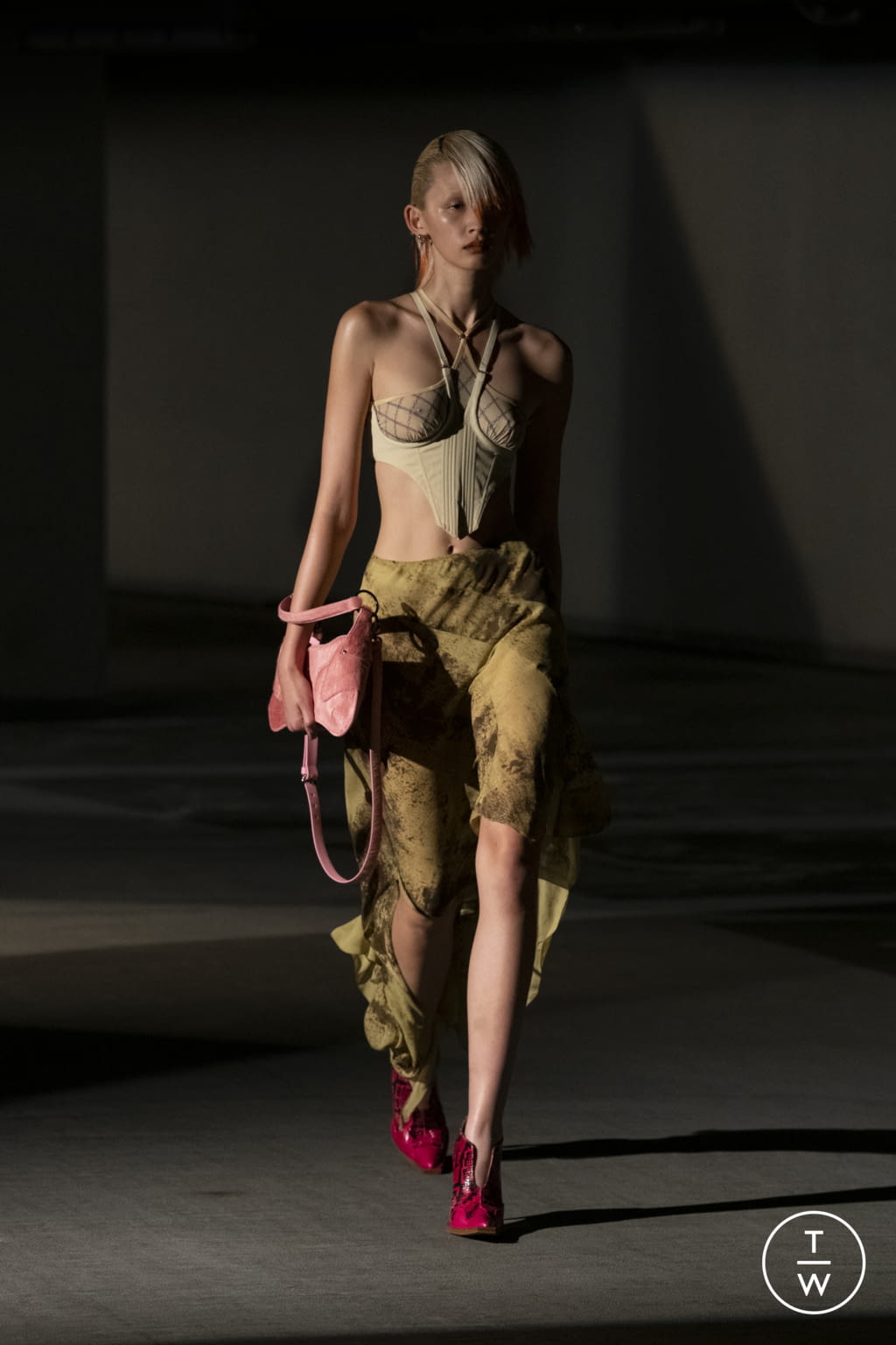 Fashion Week London Spring/Summer 2022 look 21 from the KNWLS collection womenswear