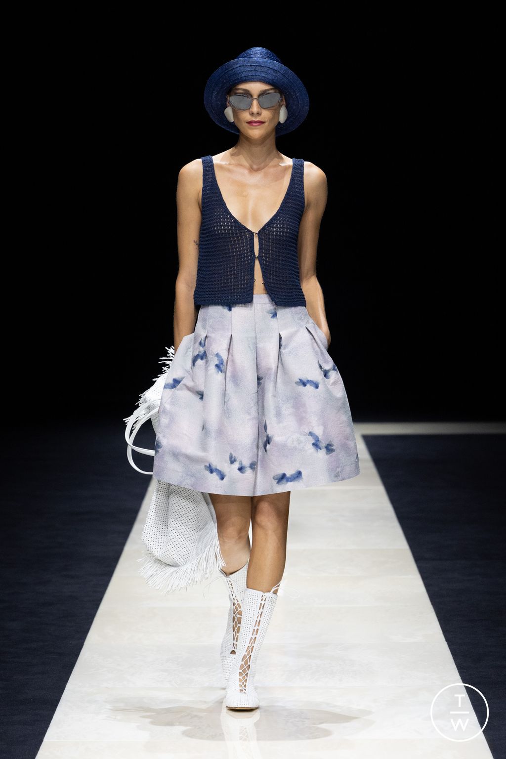 Fashion Week Milan Spring/Summer 2025 look 21 from the Emporio Armani collection womenswear