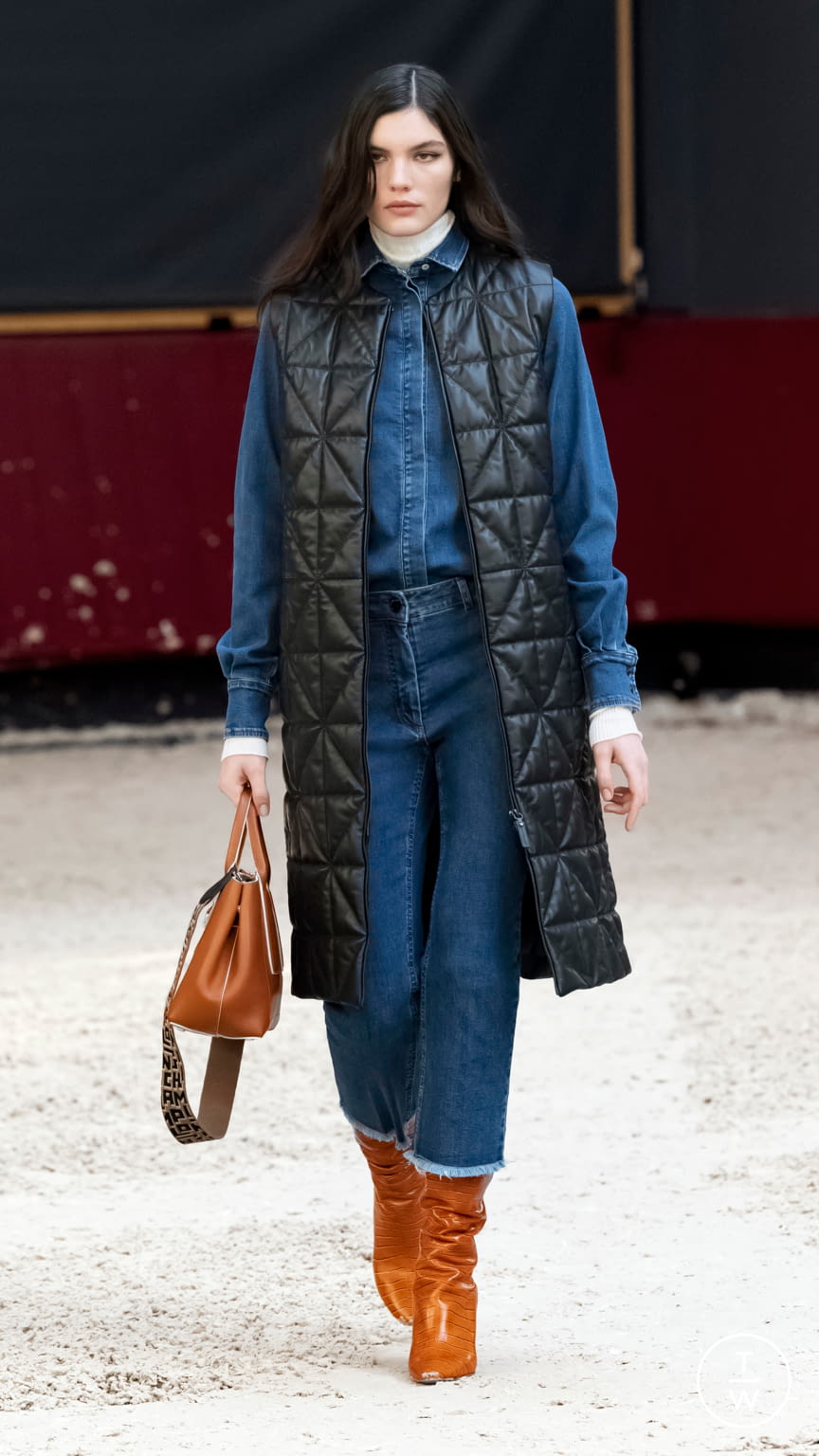 Fashion Week Paris Fall/Winter 2021 look 21 from the Longchamp collection womenswear