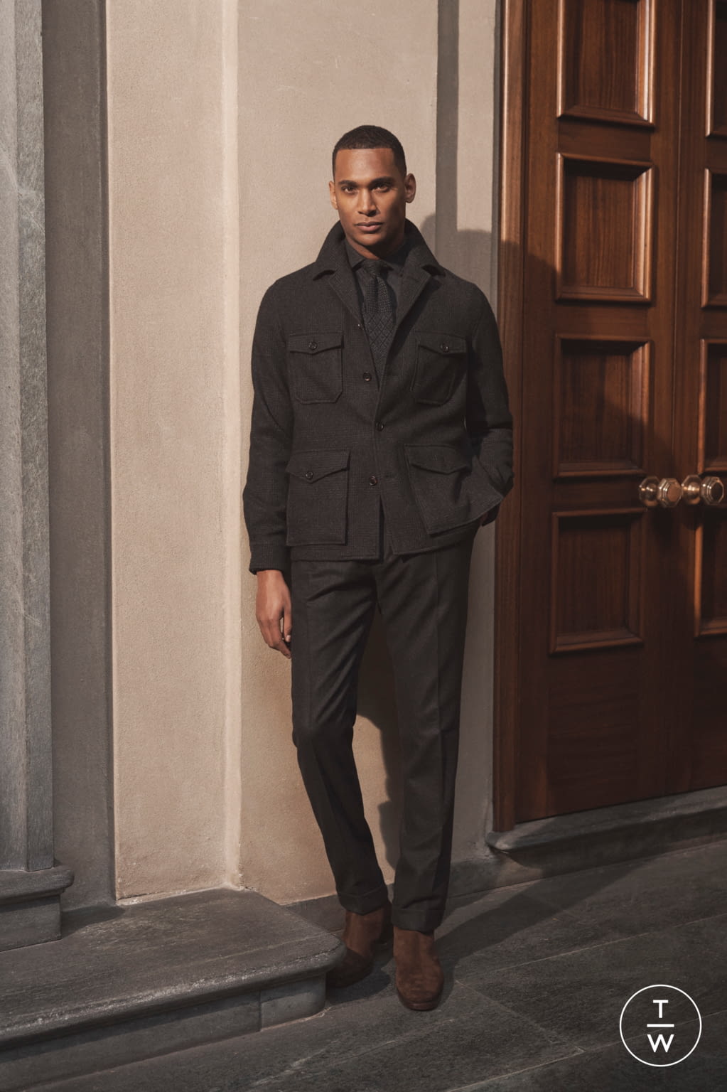 Fashion Week Milan Fall/Winter 2020 look 21 from the Ralph Lauren Purple Label collection 男装