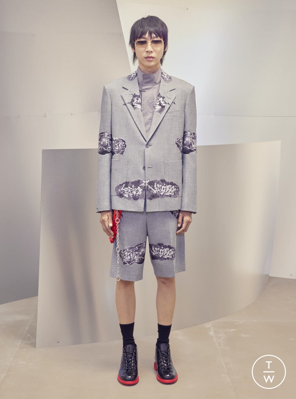 Fashion Week Paris Pre-Fall 2022 look 39 from the Louis Vuitton collection 男装