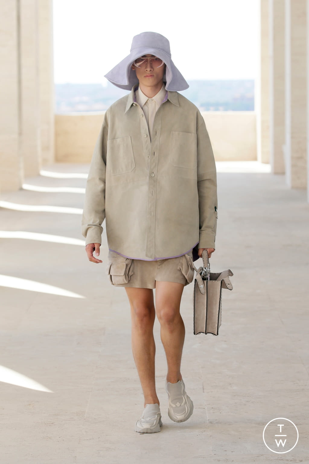 Fashion Week Milan Spring/Summer 2022 look 21 from the Fendi collection 男装