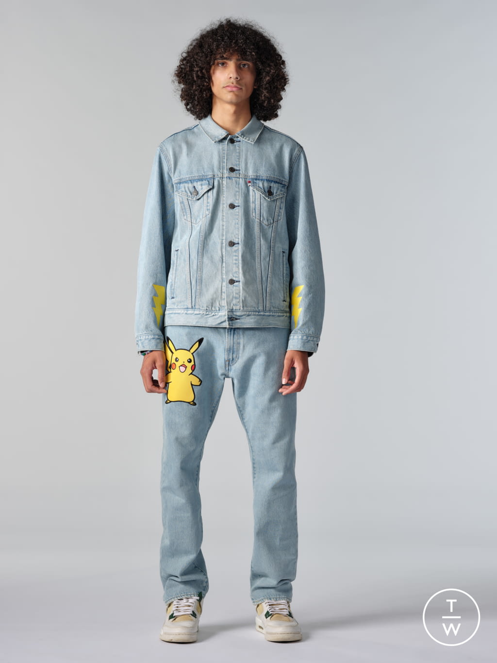 Fashion Week Paris Fall/Winter 2021 look 17 from the Levi’s® x Pokémon collection 女装